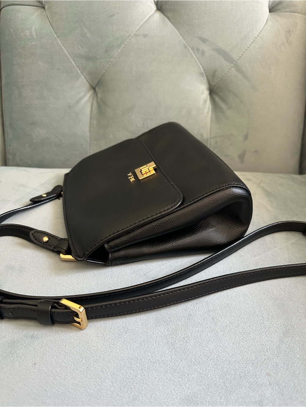 Ralph Lauren Black Leather Shoulder Bag with Gold Hardware - Picture 8 of 13